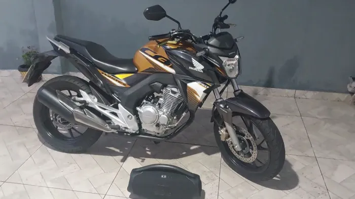 Honda CB Twister 250 com ABS