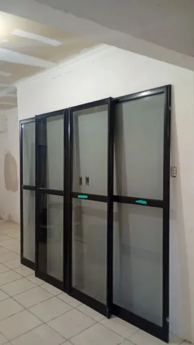 Porta de alumínio 4 folhas 2,10 x 2,70