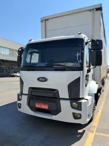 Ford cargo 1317 2012 com chassi 8 metros