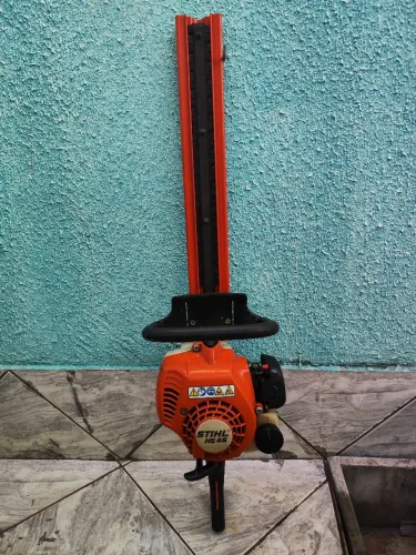 Podador aparador de cerca viva STIHL HS45<br>Funcionando perfeitamente.<br>R$ 850,00