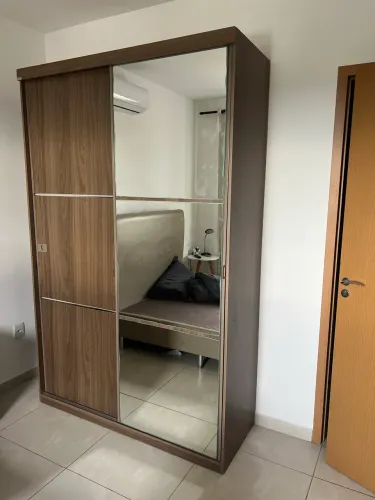 Guarda-Roupa Solteiro com Espelho e Portas de Correr - R$ 300,00