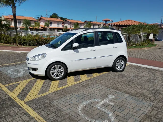 Fiat Idea Essence 1.6 Flex 16V 5P 2014