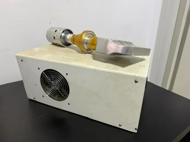 GERADOR DE ULTRASSOM SONITRON 2800W - 20 KHZ COM SONOTRODO