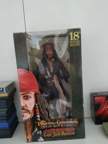 Neca Captain Jack Sparrow 1/4 45cm Figura de Ação Completo Com Detalhe na Espada