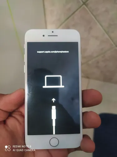 Iphone 8 4g 64GB carcaça ideal para reaproveitamento de peças 