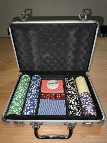 Maleta de Poker 200 fichas 2 baralhos