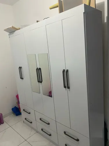Guarda roupa 6 portas