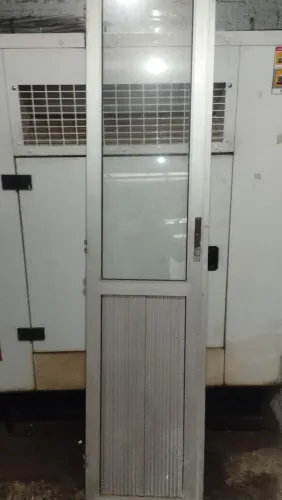 Porta de alumínio com vidro valor 270.00