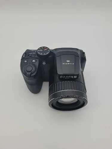 Câmera Fujifilm FinePix S4800 (30x Zoom) - Excelente Estado + Brindes!
