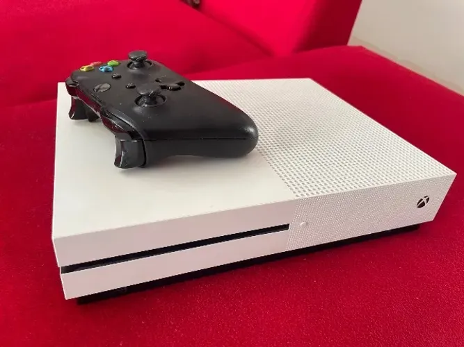 Xbox One S Branco 1TB + Controle + Cabos