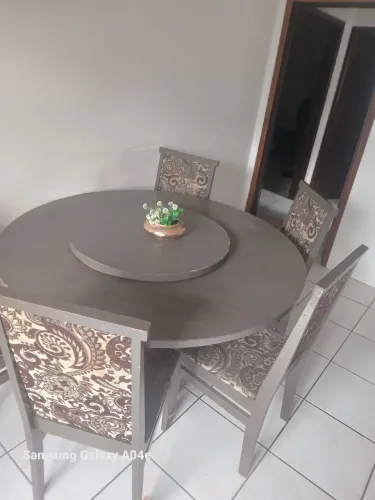 Mesa com 6 cadeiras