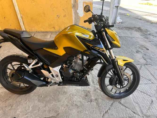 CB 300 F Twister