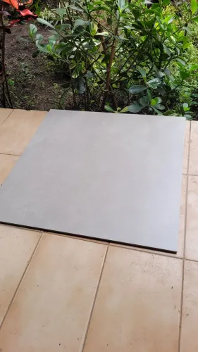Sobra de porcelanato cinza
