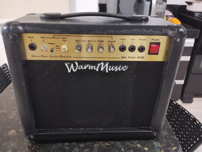 Amplificador Warm Music Hot Drive HD22, com 22w RMS