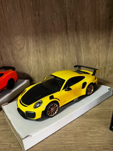 3 miniaturas de carrinho em metal