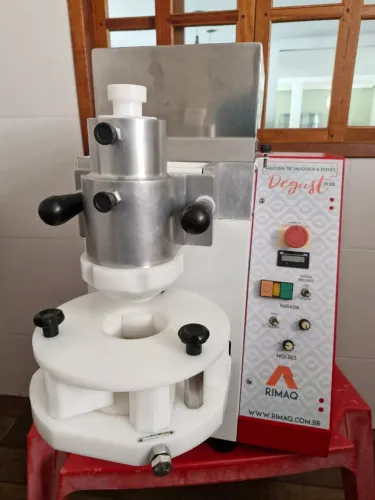 Venda de Masseira Rimaq praticamente nova e Máquina de Salgados e Doces Rinaq fotos Reias