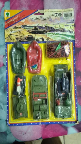 Antiga Cartela de Soldadinhos e Veiculos Militares Lacrada