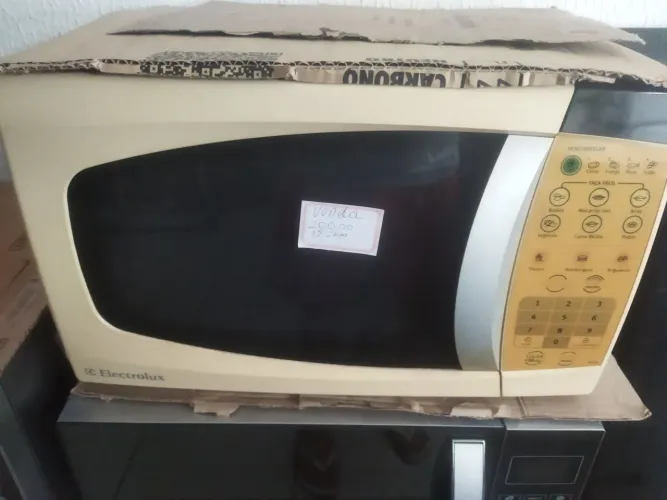 Vendo microondas Electrolux 18 litro branco perfeito!!!