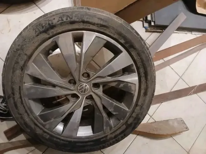 Vendo roda completa Vw