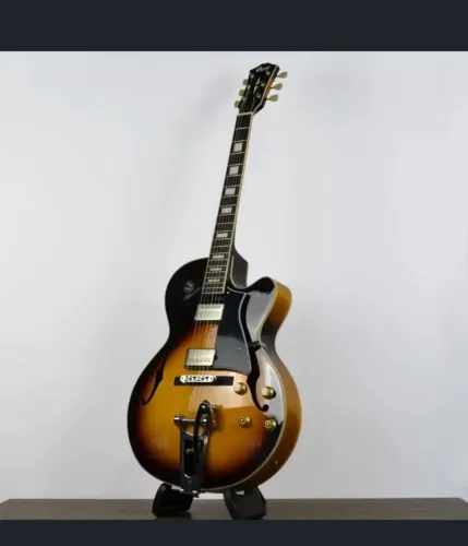Guitarra semi acústica , CORT COM BIGSBY