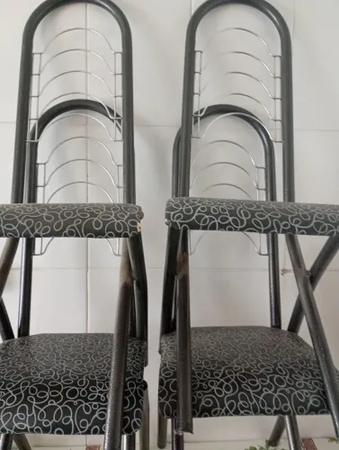 Mesa com 4 cadeiras 