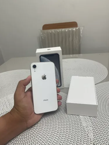 Vendo ou troco! iPhone XR 64 gigas detalhes na tela completo