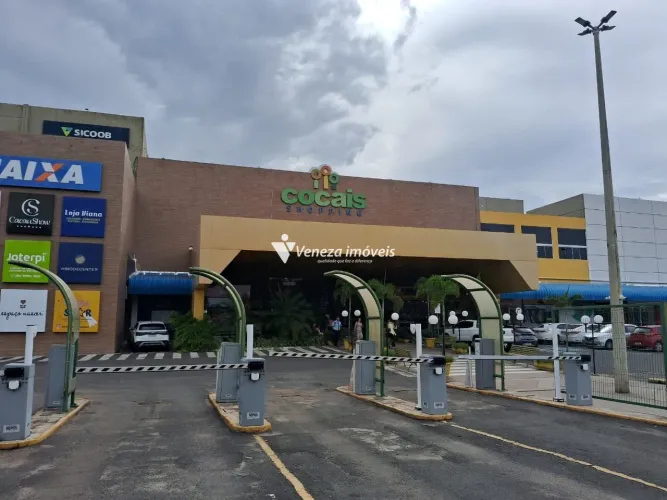 Loja semi mobiliada com mezanino no Shopping Cocais para aluguel