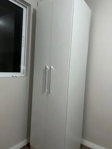 Armário duas portas bem conservado 