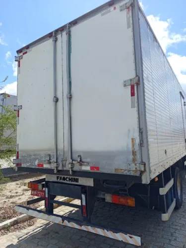 Caminhão Mercedes atego 1418