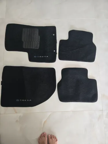 Conjunto de tapetes pretos para carros Creta