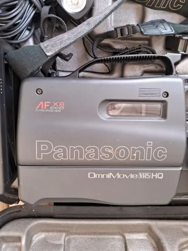 Filmadora Panasonic Omnimovie AFX8 VHS PV-520D HQ