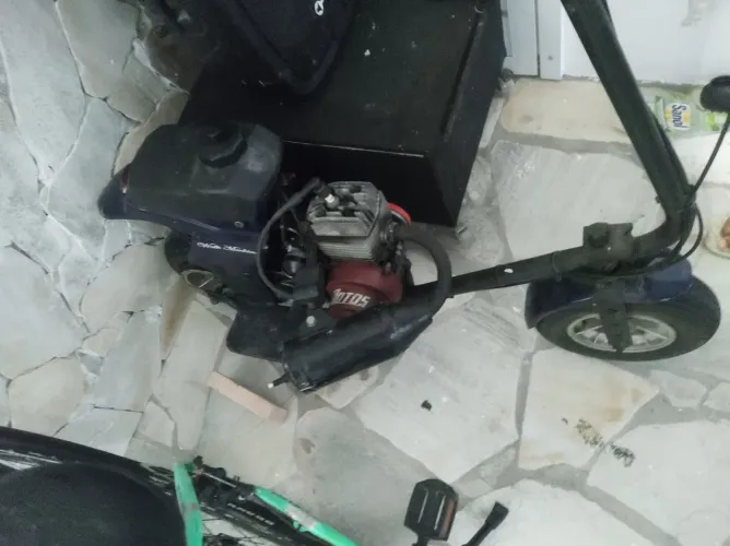 Vendo patinete Walker machine com motor 75 cc, freio a disco...