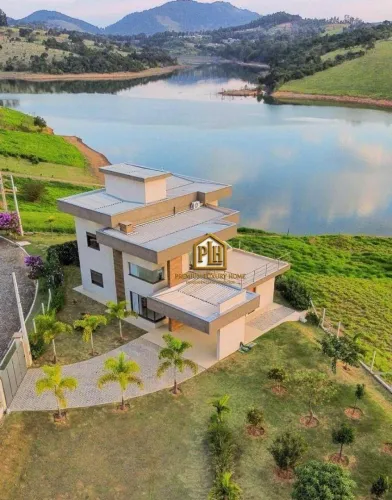 Casa de Alto Padrão à Venda na Represa do Jaguari Condomínio Fechado com Vista Panorâmica