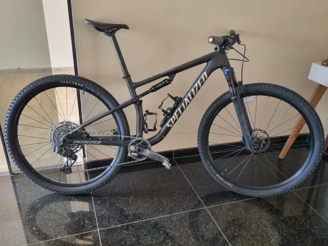 Specialized Epic Race 2021 / Tamanho M / GX AXS