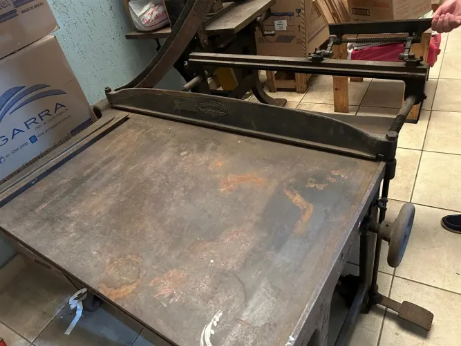 Facão / Guilhotina Industrial Antiga para Corte de Papel - Pesada e Profissional