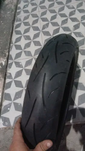 Vendo um pneu