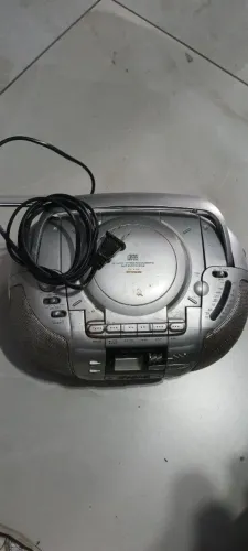 Rádio Portátil Boombox Retrô (CD e AM/FM) - Funcionando Rádio