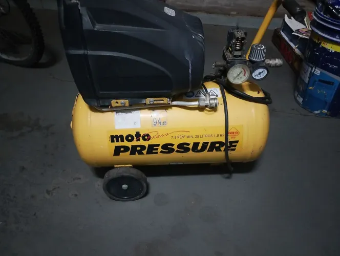 Vendo ou Troco Compressor de Ar marca Pressure