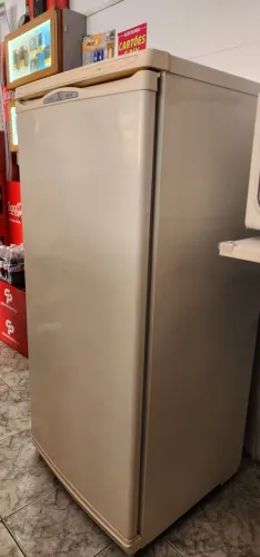 Freezer vertical - usado em ótimo estado