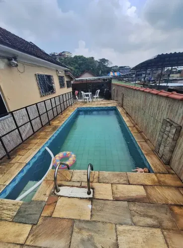 CASA de frente com 3 quartos e Piscina em Penha Circular - Rio de Janeiro - RJ