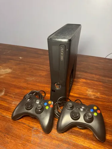 ? Xbox 360 Super Slim + 2 Controles + 22 Jogos Instalados ?