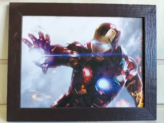 Quadro Homem de Ferro vintage  em Madeira   de colecionador peça única. 