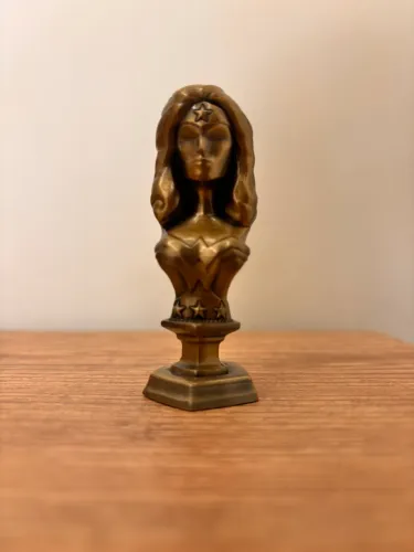 Mini Busto Omelete Mulher Maravilha Steel Legends