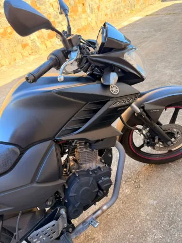 Yamaha Fazer 150 (2023/24) Preta Fosca R$ 15.000.