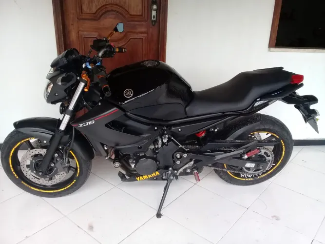 Yamaha XJ6 