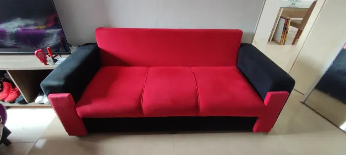 Sofá 3 lugares, Com estofado em perfeita condição 