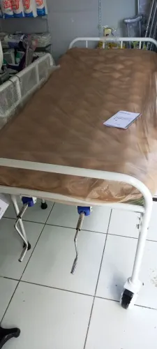 Cama hospitalar manual 2 movimentos com rodas 