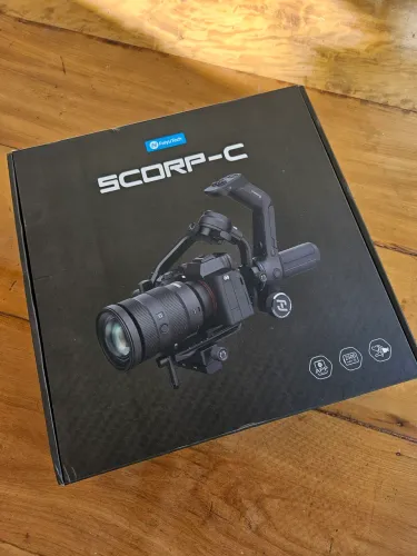 Estabilizador Gimbal Feiyutech Scorp C Combo