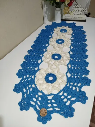 Trilho de mesa em croche