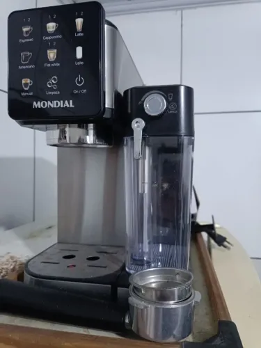 Cafeteira espresso Momdial nova.